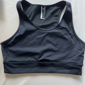Savvi XL sports bra. keyhole
